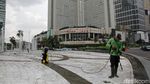 Perawatan Rutin Bundaran Tugu Selamat Datang