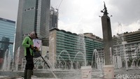 Bundaran Tugu Selamat Datang menjadi ikon kota Jakarta dan menjadi salah satu landmark bangunan di pusat kota.