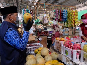 Sidak ke Pasar, Pj Bupati Sidoarjo Awasi Kebersihan dan Penerapan Prokes