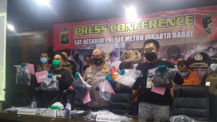 Polisi tangkap komplotan perampok ngaku petugas kelurahan di Jakbar