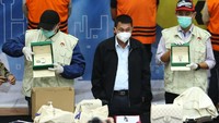 Barang bukti lain yang didisita KPK adalah ATM Bank atas nama AF, tas LV (Louis Vuitton), tas Hermes, baju Old Navy, jam Rolex, jam Jacob n Co, tas koper Tumi dan Tas Koper LV. Rifkianto Nugroho/detikcom.