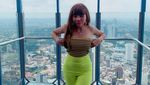 10 Potret Eva Belisima Istri Baru Kiwil