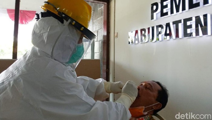 Puluhan Pegawai Pemkab Situbondo Jalani Swab Usai Bupati Dadang Positif COVID-19