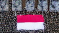 Usai latihan tempur, para Prajurit TNI AD mengibarkan bendera merah putih di Pusat Latihan Tempur (Puslatpur) TNI AD Baturaja Timur, Ogan Komering Ulu (OKU), Sumatera Selatan, Kamis (26/11/2020).