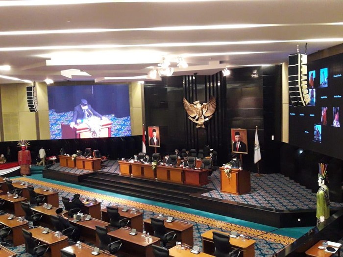 Rapat paripurna di gedung DPRD DKI pada 26 November 2020