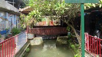 Warga yang tergabung dalam kelompok Mina Julantoro bahu membahu membersihkan saluran air sepanjang 140 meter tersebut. Setelahnya memanfaatkan 90 meter sebagai lokasi budidaya ikan air tawar.
