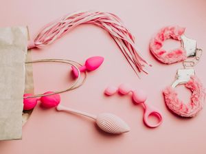 Heboh Aktris Jepang Ketahuan Selingkuh dari Sex Toys Miliknya