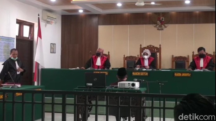 Sidang kasus dangdutan saat pandemi yang menjerat Wakil Ketua DPRD Kota Tegal Wasmad Edi Susilo di PN Kota Tegal, Kamis (26/11/2020).