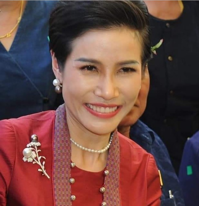 Kehadiran wanita 35 tahun itu di keluarga kerajaan pun belum diterima oleh permaisuri Thailand yang kini ditempati oleh Ratu Suthida.  Foto: Instagram @sineenat2528
