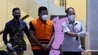 Selain Andreau Misanta, Amiril Mukminin juga turut ditetapkan KPK sebagai tersangka dalam kasus dugaan suap ekspor benur atau benih lobster.