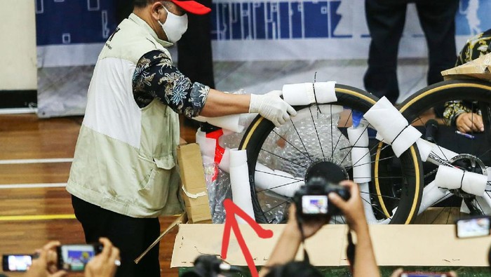 Specialized S-Works Roubaix dari kasus terkait Edhy Prabowo? (Repro detikcom, Antara, Specialized)