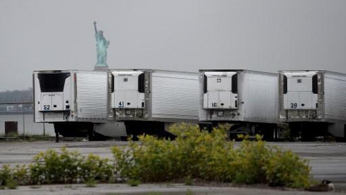 NEW YORK, NEW YORK - MAY 06: Refrigerated trucks functioning as temporary morgues are seen at the South Brooklyn Marine Terminal on May 06, 2020 in the Brooklyn borough of New York City. New York Citys Medical Examiner are now operating a long-term disaster morgue at Brooklyns 39th Street Pier, where human remains will be kept inside freezer trucks, in an effort to provide relief to funeral directors overwhelmed from the COVID-19 crisis.   Justin Heiman/Getty Images/AFP