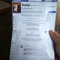 Jadi berasa kayak lagi buka media sosial nih kalau gini. Ada yang undangan pernikahannya kayak gini juga nggak nih? Foto: 1cak.com