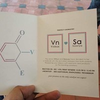 Kalau yang ini sih undangannya anak kimia banget nih. Lihat aja desainnya, sampai ada kata-kata perfect chemistry segala. Foto: Twitter.com/karthic_vinoba