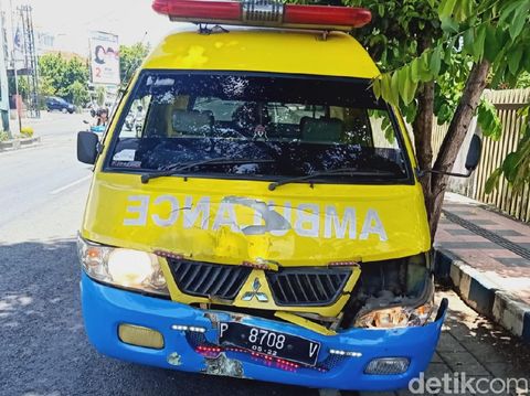 viral ambulans tabrak motor