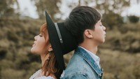 Kemesraan Steffy dan Temmy di bawah air tergambar nyata dalam foto prewedding yang dipotret di Bali. (Foto: dok. Indigosix Photoworks) 