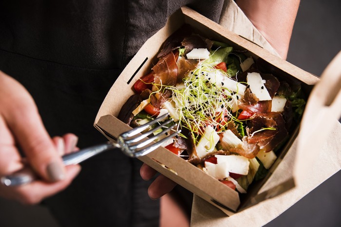 3 Cara Makan Salad Ini Membuat Salad Jadi Tak Sehat 3 Cara Makan Salad Ini Membuat Salad Jadi Tak Sehat