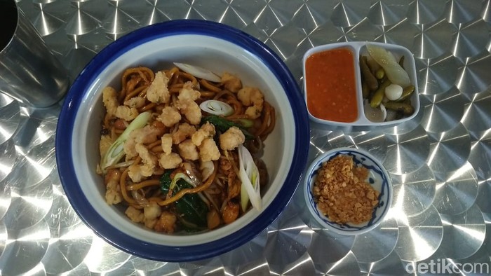 Bakmi Goreng Seafood Gaya Bangka Ada di Kedai Bakmi Kekinian Ini Bakmi Goreng Seafood Gaya Bangka Ada di Kedai Bakmi Kekinian Ini