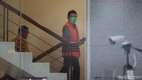Seperti diketahui, Rachmat Yasin merupakan mantan Bupati Bogor yang ditetapkan sebagai tersangka oleh KPK dalam dua kasus dugaan korupsi.