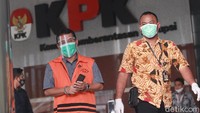 Pada kasus pertama, Rachmat Yasin diduga menyunat anggaran SKPD senilai Rp 8,9 miliar untuk keperluannya, termasuk kampanye pada Pilkada 2013 dan Pileg 2014. Kasus kedua, Rachmat Yasin diduga menerima gratifikasi berupa 20 hektare lahan dan mobil Toyota Vellfire. Gratifikasi berupa lahan diduga diterima Rachmat Yasin terkait pengurusan izin pesantren di kawasan Jonggol, sedangkan gratifikasi mobil diduga diterima dari seorang pengusaha.