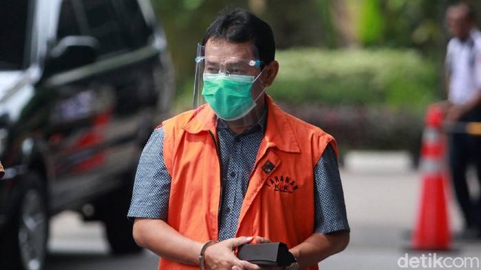 Berkas Lengkap, Rachmat Yasin Siap Dibawa ke Pengadilan KPK menyatakan berkas tuntutan eks Bupati Bogor periode 2008-2014 Rachmat Yasin sudah lengkap (P21) dan segera dibawa ke Pengadilan Tipikor Bandung.