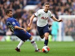 Harry Winks adalah nama keempat. Lulusan akademi Tottenham ini kabarnya dipantau Valencia, tapi belum ada tawaran resmi sejauh ini.  Foto: Getty Images/Julian Finney