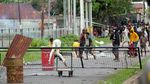 Potret Demonstrasi di Sorong yang Berakhir Ricuh