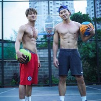 Ini foto keduanya ketika sedang bersama-sama bermain basket. Siapa nih yang jadi favoritmu? Foto: Instagram.com/sumargodenny