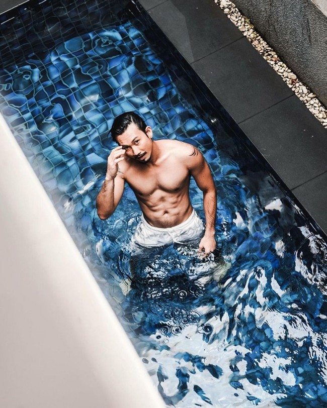 Rizky Billar dan Denny Sumargo juga sudah pernah membintangi film layar lebar. Denny sendiri bahkan sudah membintangi lebih dari 10 film layar lebar loh.. Foto: Instagram.com/sumargodenny