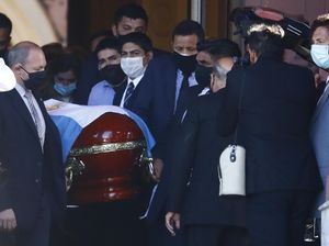 Petugas Rumah Duka yang Foto Jenazah Maradona Serahkan Diri ke Polisi