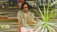 Aktor 40 tahun ini cukup aktif di Instagram sebelum dirinya terjerat kasus narkoba. Begini gaya Dwi menikmati minuman segar saat liburan. Foto: Instagram dwisasono