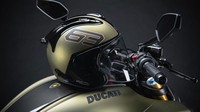 Motor bergaya streetfighter ini juga masih dibekali perangkat elektronik yang komplit, mulai dari Ducati Traction Control Evo, Cornering ABS Evo, dan Ducati Wheelie Control Evo, yang didukung platform Inertial Measurement Unit (IMU) besutan Bosch. Foto: Autoblog