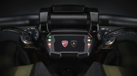 Karena ini produk spesial, pihak produsen hanya menyediakan 630 unit Ducati Diavel 1260 Lamborghini, dengan banderol $ 31.995 (Rp 451,8 juta) atau lebih mahal $ 11.000 (Rp 155,4 juta) dari model standar. Motor ini akan dikirimkan ke pelanggan mulai Januari 2021. Foto: Autoblog