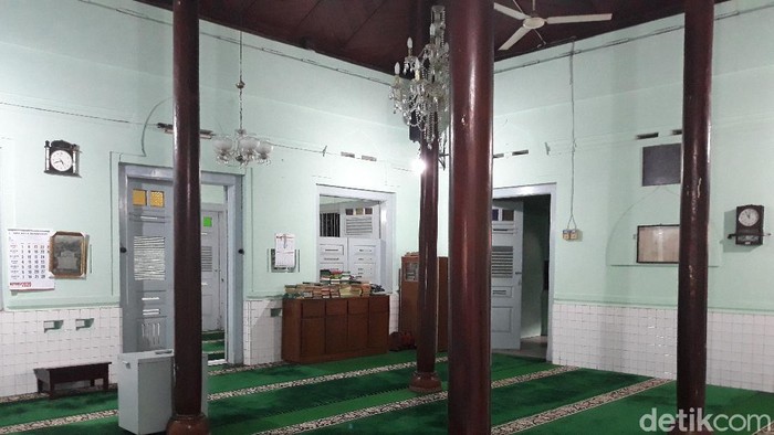 Empat soko di masjid Al Makmur Empat soko di masjid Al Makmur