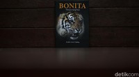Cerita buku tersebut berdasarkan referensi kisah penanganan konflik harimau dengan manusia yang mengemuka secara nasional, bahkan internasional, pada awal 2018.