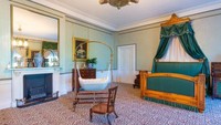 Ada pameran tentang kisah putri victoria di kamar pribadinya, gadis muda yang ditakdirkan menjadi ratu, dilahirkan dan dibesarkan di Istana Kensington. (Kensington Palace)