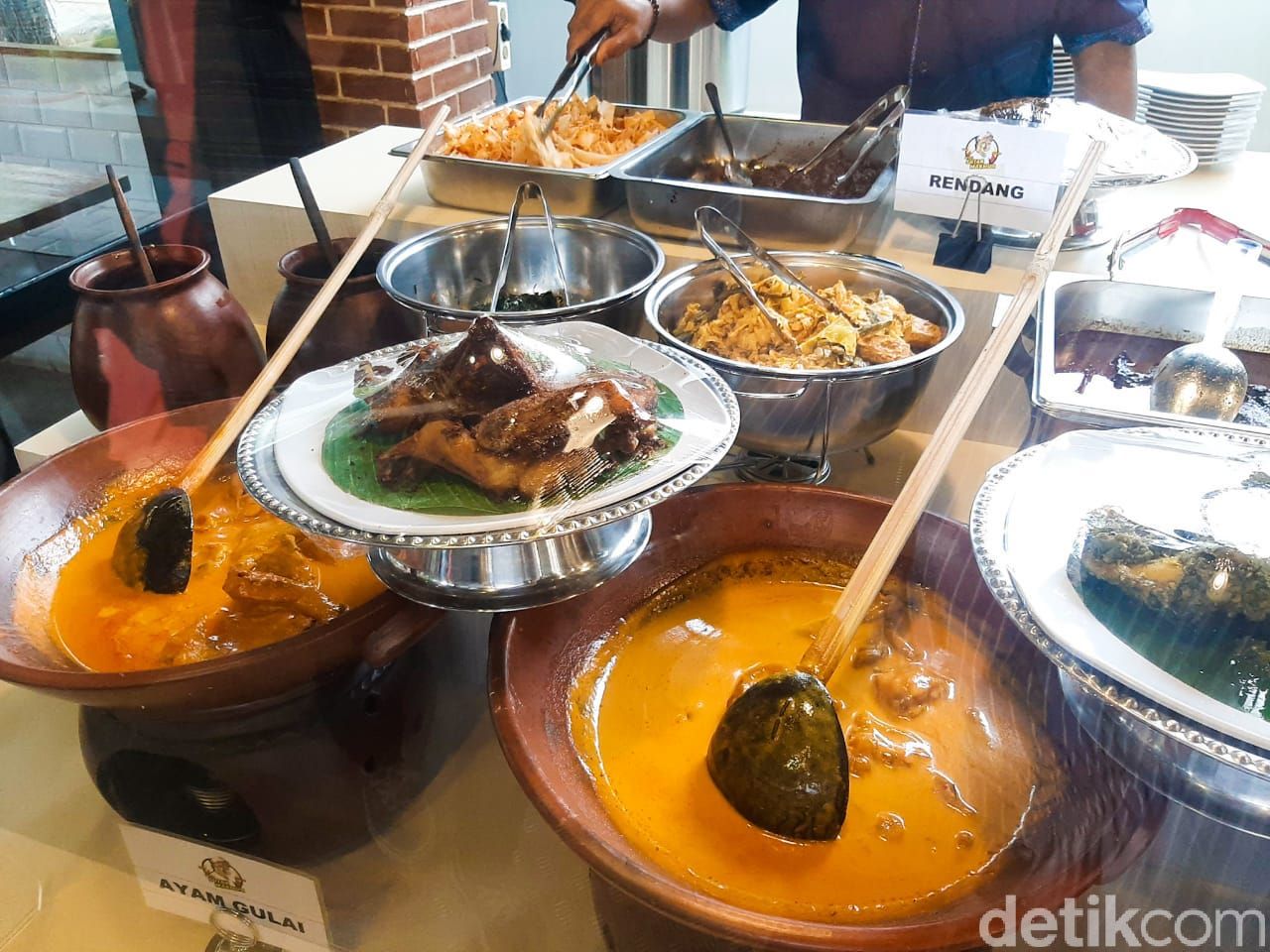 Kedai Sutan Makmur: Lezatnya Nasi Kapau Lauk Gulai Tambusu dan Dendeng Lambok