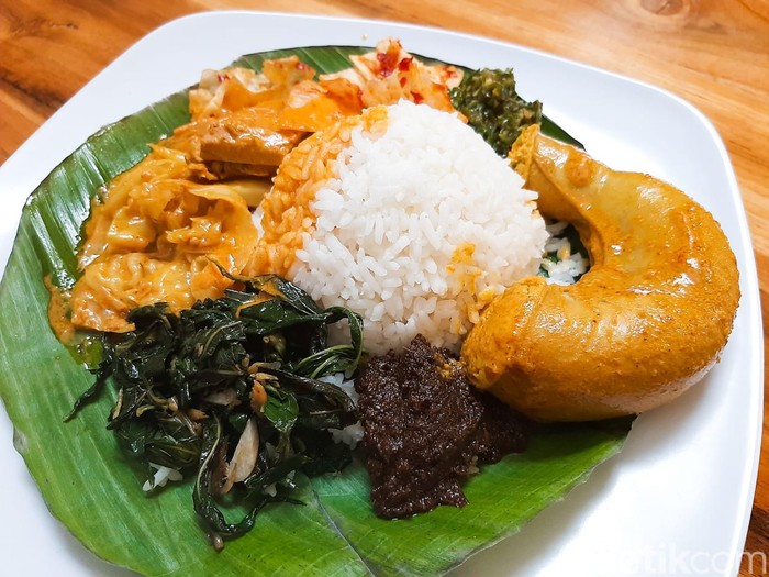 Kedai Sutan Makmur: Lezatnya Nasi Kapau Lauk Gulai Tambusu dan Dendeng Lambok