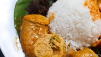 Gulai tambusu yang disajikan berukuran sedang. Di dalamnya terdapat adonan telur dan teksturnya lembut. Foto: detikFood / Yenny Mustika Sari