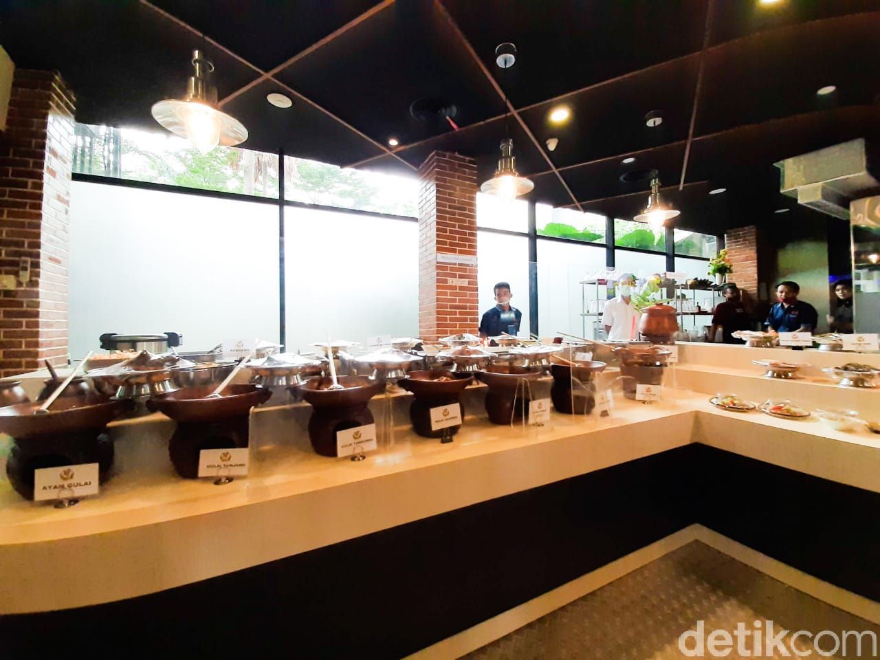 Kedai Sutan Makmur: Lezatnya Nasi Kapau Lauk Gulai Tambusu dan Dendeng Lambok