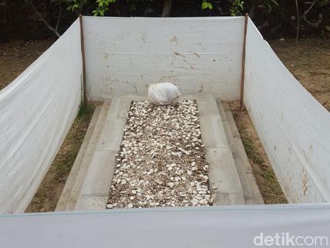 Jasad kiai di Sampang diketahui masih utuh saat makamnya diperbaiki. Padahal, kiai tersebut sudah dikebumikan sejak 3 tahun lalu.