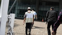 dhy ditangkap ersama enam tersangka lainnya dalam kasus dugaan suap terkait perizinan tambak, usaha, dan atau pengelolaan perikanan atau komoditas perairan sejenis lainnya tahun 2020.