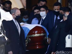 Petugas Makam yang Ajak Foto Jenazah Maradona Diancam Pembunuhan