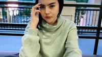 Di Instagram, wanita cantik ini juga aktif bersosial media. Dengan akun @mareta_angelreal ia banyak membagikan pose-pose cantik dan seksinya. Foto: Instagram @mareta_angelreal