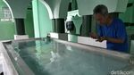 Melihat Arsitektur Masjid Al Makmur yang Tak Pernah Gelar Sholat Jumat