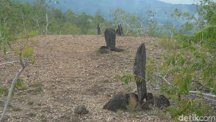 Menhir di Bukit Tutari