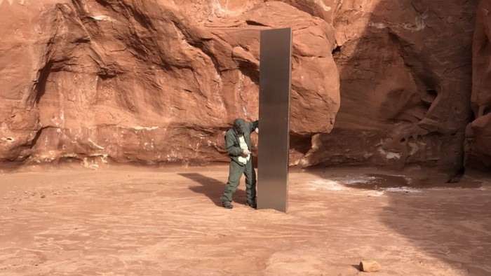 Misteri tugu logam di gurun Utah yang ditemukan awak helikopter