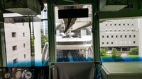 Saat melihat ke depan, ada perasaan seperti terbang saat Anda melakukan zoom antara bangunan dan jalan serta kanal. Foto: Dok. Forbes/Geoffrey Morrison