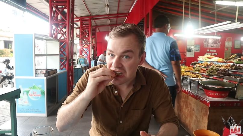 Orang Asing Cicip Nasi Kapau