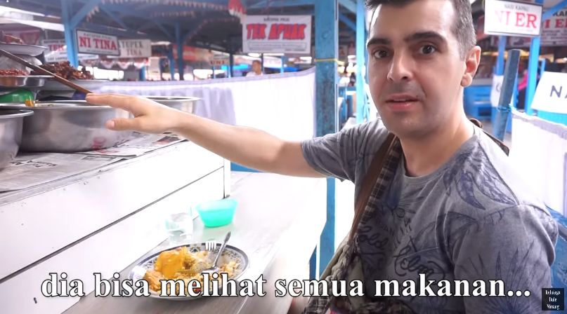 Orang Asing Cicip Nasi Kapau